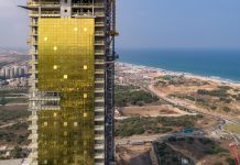 גם אתם יכולים להיות בעלים של דירת מיני פנטהאוז 5 חדרים בקומות הגבוהות עם נוף פתוח לים – החל מ- 3,499,000 ₪ מגדל לייטהאוס בת ים רק 500 מ' מהחוף!