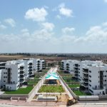 הצלחה מסחררת לפרויקט ״בית במושבה״ בגן יבנה, המציע תמהיל דירות מגוון בשכירות ארוכת טווח. דירות הגן הייחודיות הכוללות גינה ענקית והכנה לבריכה פרטית, נחטפות!