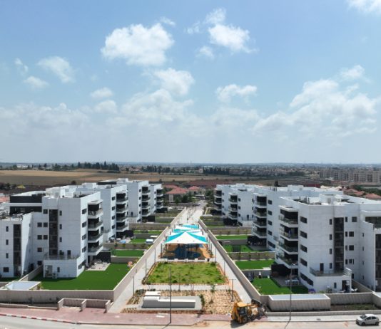 הצלחה מסחררת לפרויקט ״בית במושבה״ בגן יבנה, המציע תמהיל דירות מגוון בשכירות ארוכת טווח. דירות הגן הייחודיות הכוללות גינה ענקית והכנה לבריכה פרטית, נחטפות!